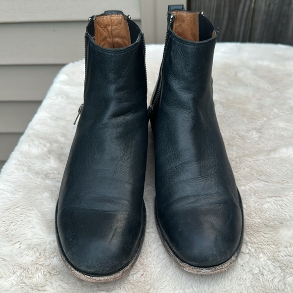 Frye Black Ankle Boots with Zipper Size 9 - Picture 3 of 9